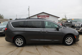 Used 2021 Chrysler Voyager Lxi image 1