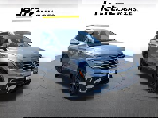 Used 2024 Volkswagen Tiguan SE image 1