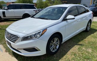 Used 2017 Hyundai Sonata SE image 1