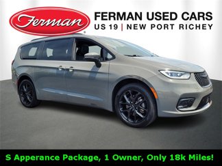 Certified 2023 Chrysler Pacifica Touring-L w/ S Appearance Package image 1