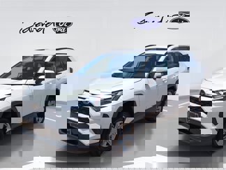 Used 2025 Toyota RAV4 XLE image 1
