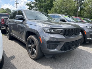 Used 2023 Jeep Grand Cherokee Altitude image 1