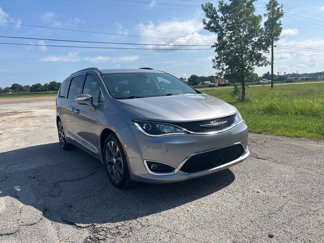 Used 2017 Chrysler Pacifica Limited w/ UConnect Theater Package image 1