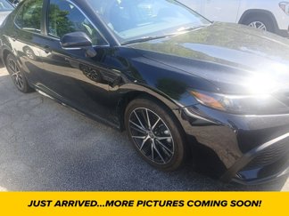 Used 2024 Toyota Camry SE image 1