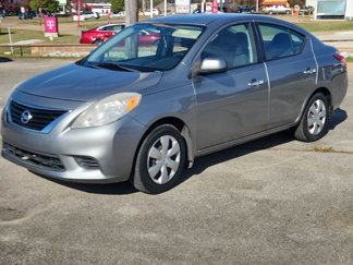 Used 2012 Nissan Versa SV image 1