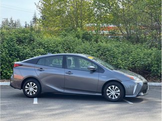 Used 2019 Toyota Prius LE image 1