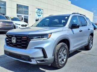Certified 2025 Honda Pilot TrailSport image 1