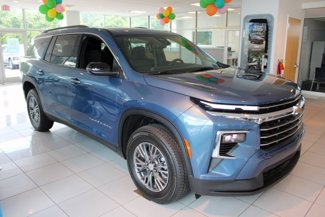 New 2025 Chevrolet Traverse LT image 1