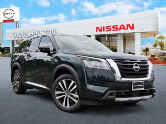New 2025 Nissan Pathfinder Platinum image 1