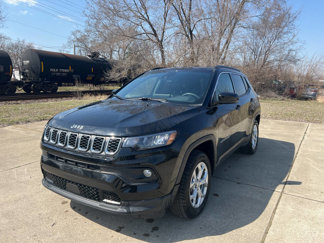 Used 2024 Jeep Compass Latitude image 1