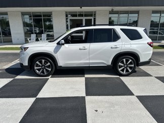 Used 2025 Honda Pilot Touring image 1