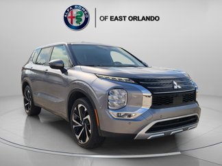 Used 2024 Mitsubishi Outlander SE image 1