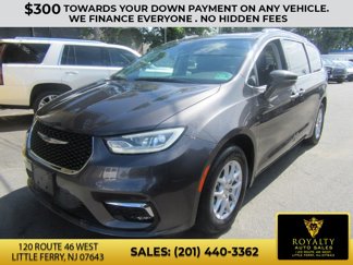 Used 2021 Chrysler Pacifica Touring-L image 1