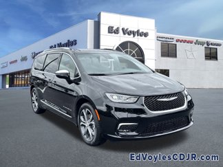 New 2026 Chrysler Pacifica Pinnacle image 1