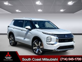 New 2025 Mitsubishi Outlander SE image 1