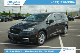 Used 2023 Chrysler Pacifica Touring-L image 1