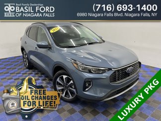 Used 2023 Ford Escape Platinum image 1