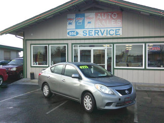 Used 2014 Nissan Versa SV image 1