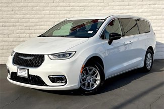 New 2025 Chrysler Pacifica Select image 1