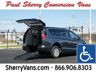 Used 2022 Chrysler Voyager LX image 1