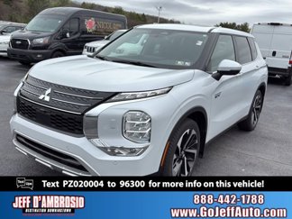 Used 2023 Mitsubishi Outlander SE image 1