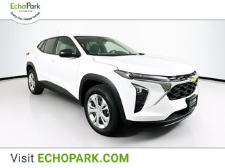 Used 2025 Chevrolet Trax LS image 1