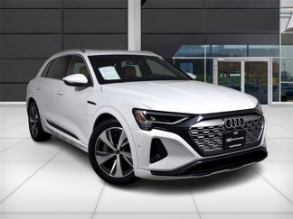 Used 2024 Audi Q8 e-tron Prestige image 1