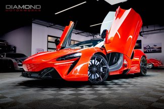 Used 2024 McLaren Artura image 1