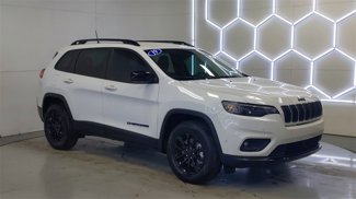 Used 2023 Jeep Cherokee Altitude Lux image 1