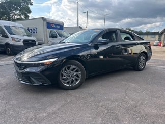 Used 2024 Hyundai Elantra SEL image 1