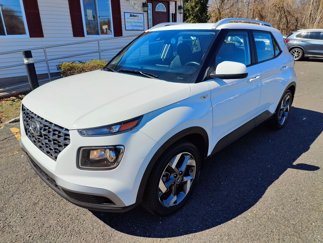 Used 2022 Hyundai Venue SEL image 1