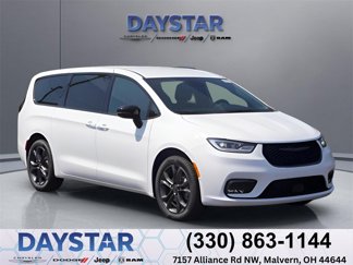 New 2026 Chrysler Pacifica Select image 1