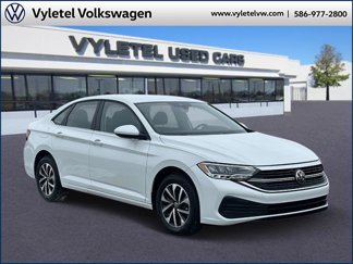 Used 2024 Volkswagen Jetta S image 1