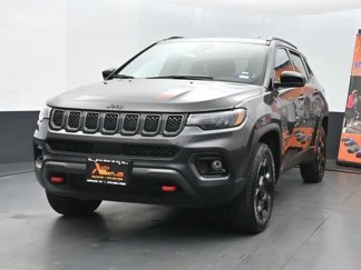 Used 2024 Jeep Compass Trailhawk image 1