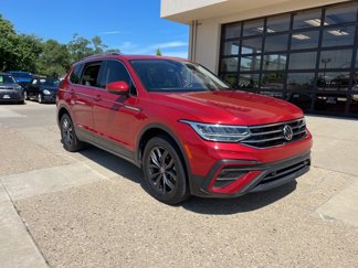 Used 2022 Volkswagen Tiguan SE w/ Panoramic Sunroof Package image 1