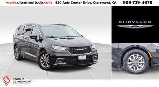 Used 2024 Chrysler Pacifica Select image 1