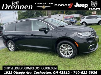 Used 2023 Chrysler Pacifica Touring-L image 1