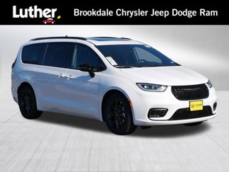 New 2025 Chrysler Pacifica Limited image 1