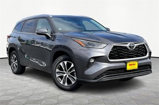 Used 2021 Toyota Highlander XLE image 1