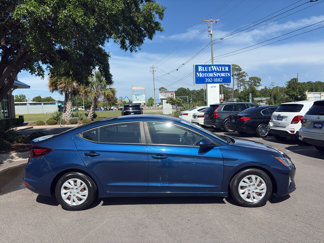 Used 2019 Hyundai Elantra SE image 1