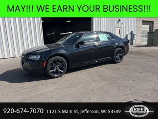New 2023 Chrysler 300 Touring w/ Safetytec Plus Group image 1
