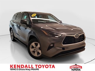 Used 2024 Toyota Highlander LE image 1