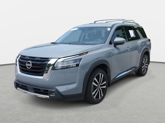 Used 2024 Nissan Pathfinder Platinum image 1