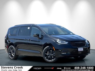 New 2025 Chrysler Pacifica Limited image 1