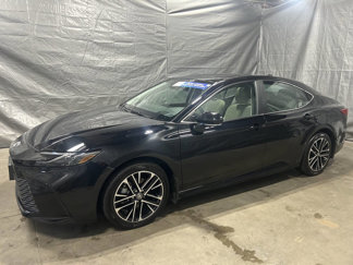 Used 2025 Toyota Camry XLE image 1