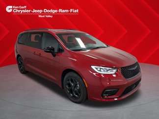 New 2025 Chrysler Pacifica Premium image 1