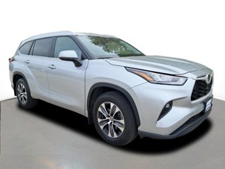 Used 2024 Toyota Highlander XLE image 1