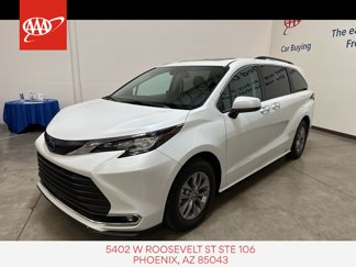 Used 2023 Toyota Sienna XLE image 1