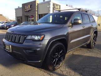 Used 2017 Jeep Grand Cherokee Altitude image 1