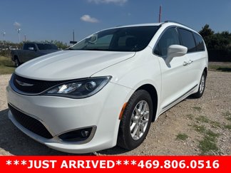 Used 2020 Chrysler Pacifica Touring-L image 1